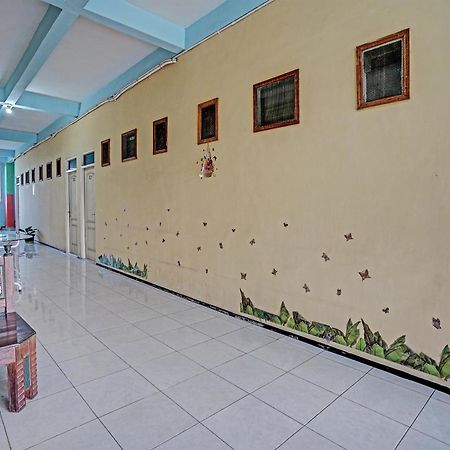 Hotel Oyo 91572 Kost Esklusif Barokah à Pasuruan Extérieur photo