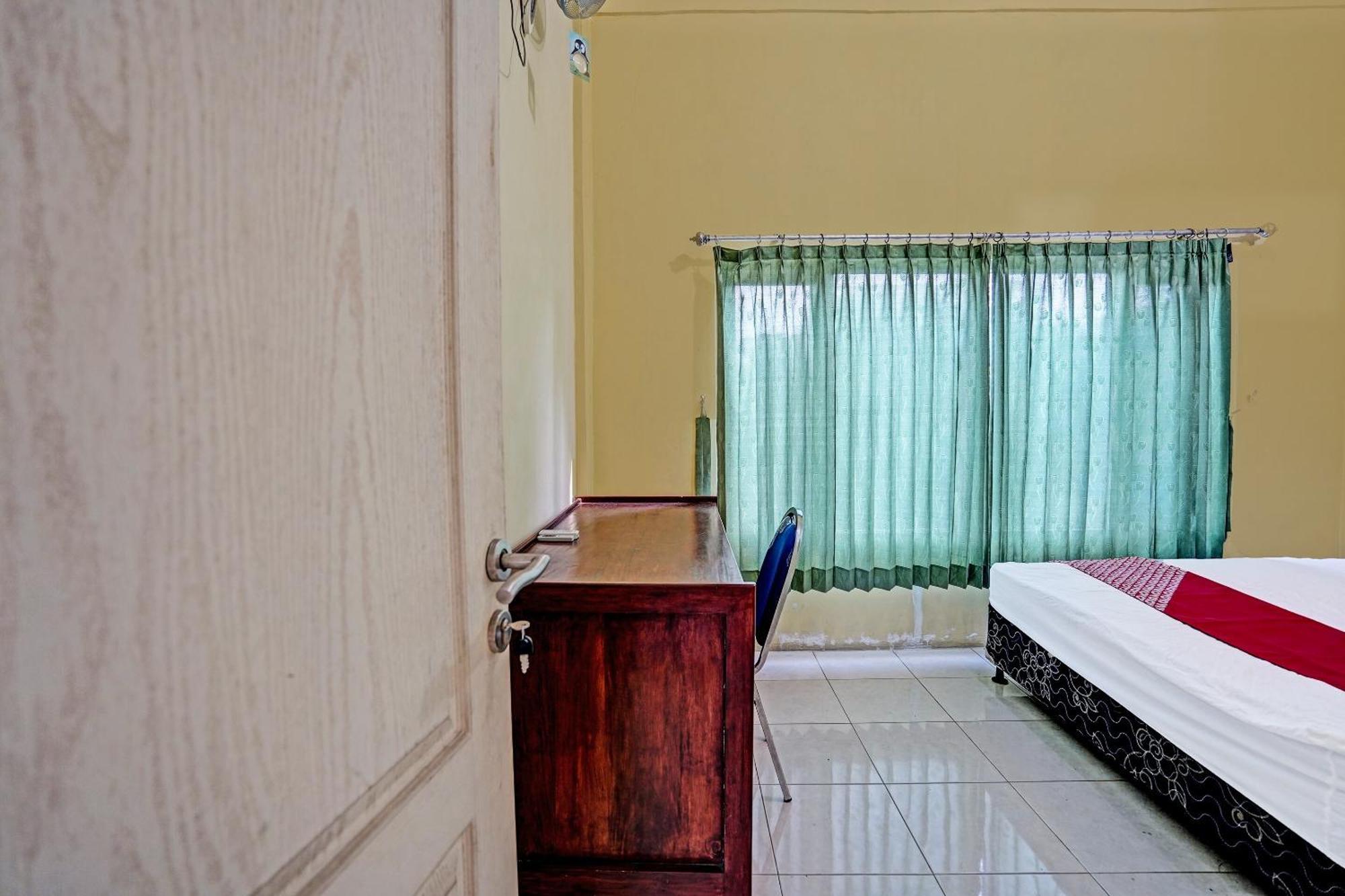 Hotel Oyo 91572 Kost Esklusif Barokah à Pasuruan Extérieur photo