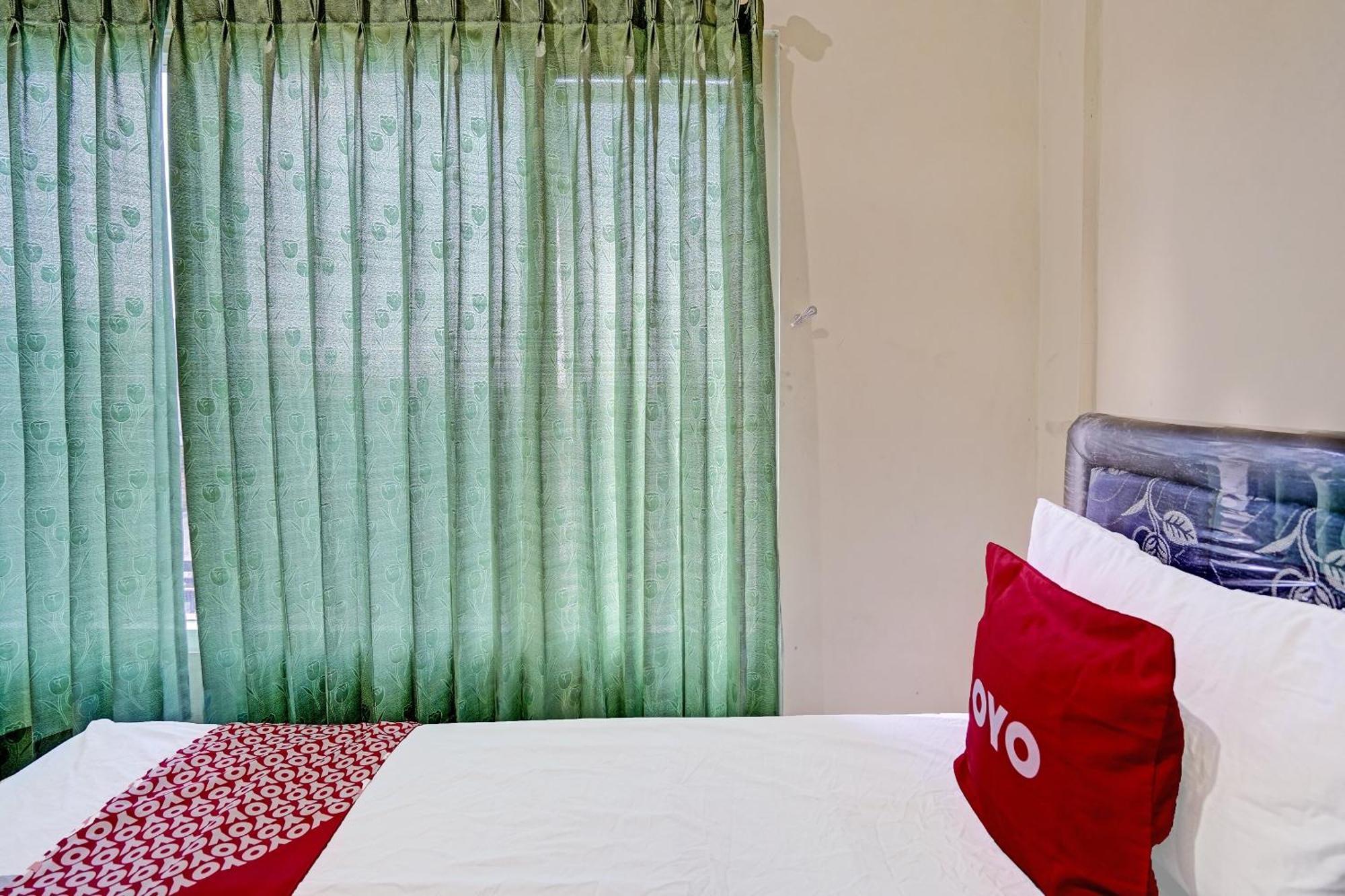 Hotel Oyo 91572 Kost Esklusif Barokah à Pasuruan Extérieur photo