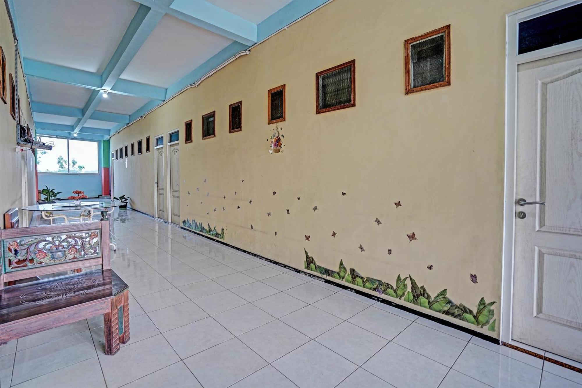 Hotel Oyo 91572 Kost Esklusif Barokah à Pasuruan Extérieur photo