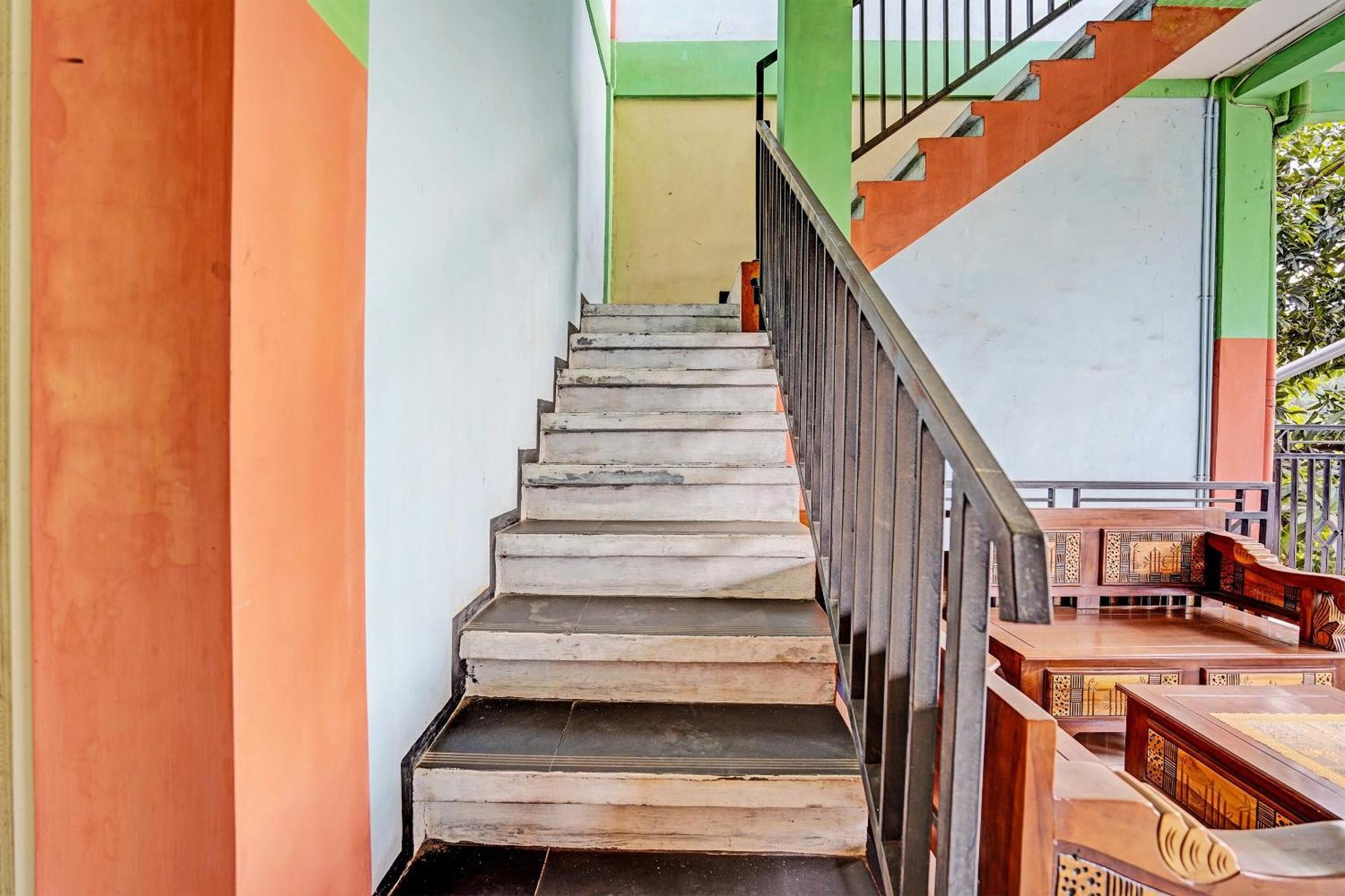 Hotel Oyo 91572 Kost Esklusif Barokah à Pasuruan Extérieur photo