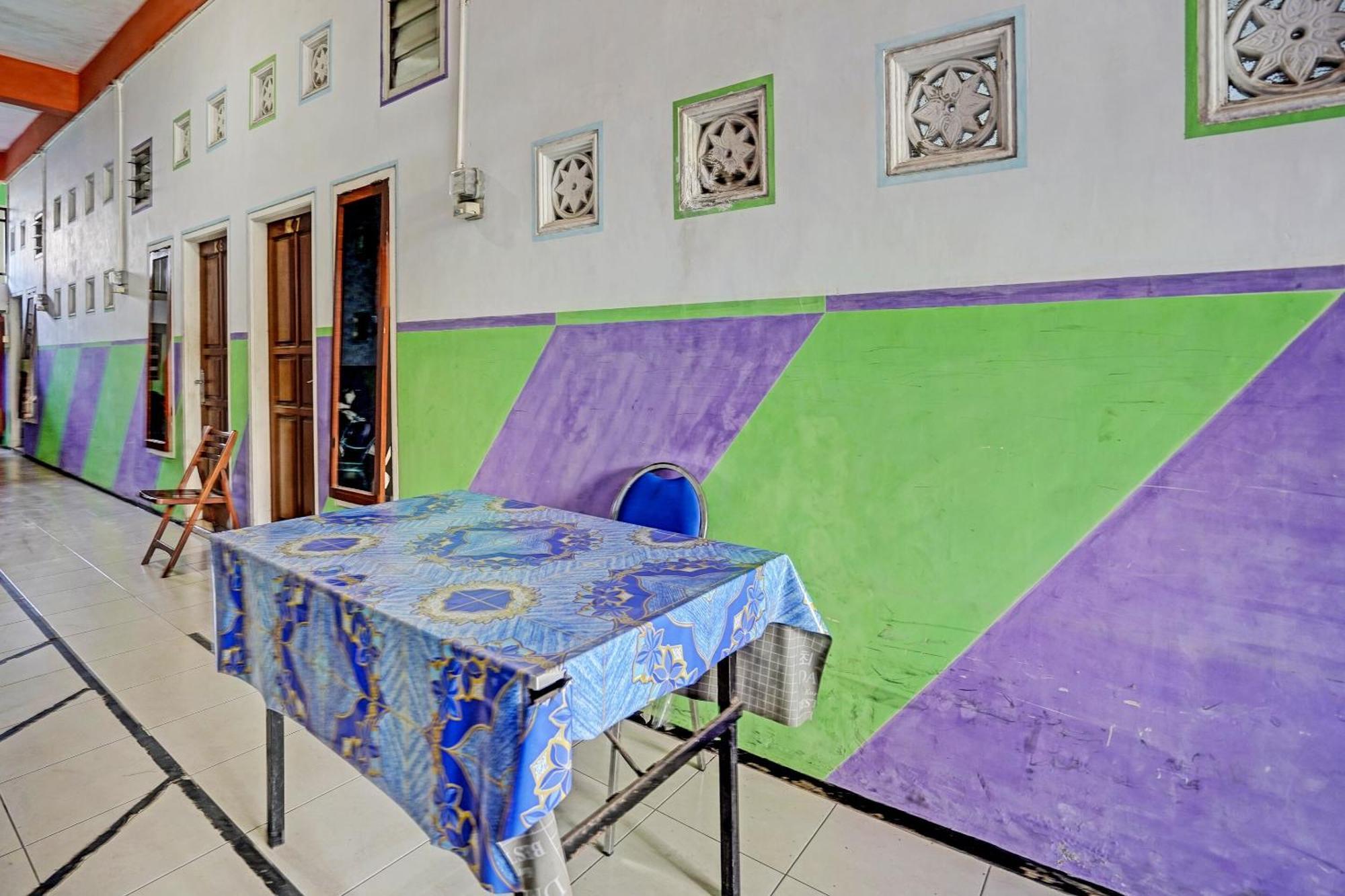 Hotel Oyo 91572 Kost Esklusif Barokah à Pasuruan Extérieur photo