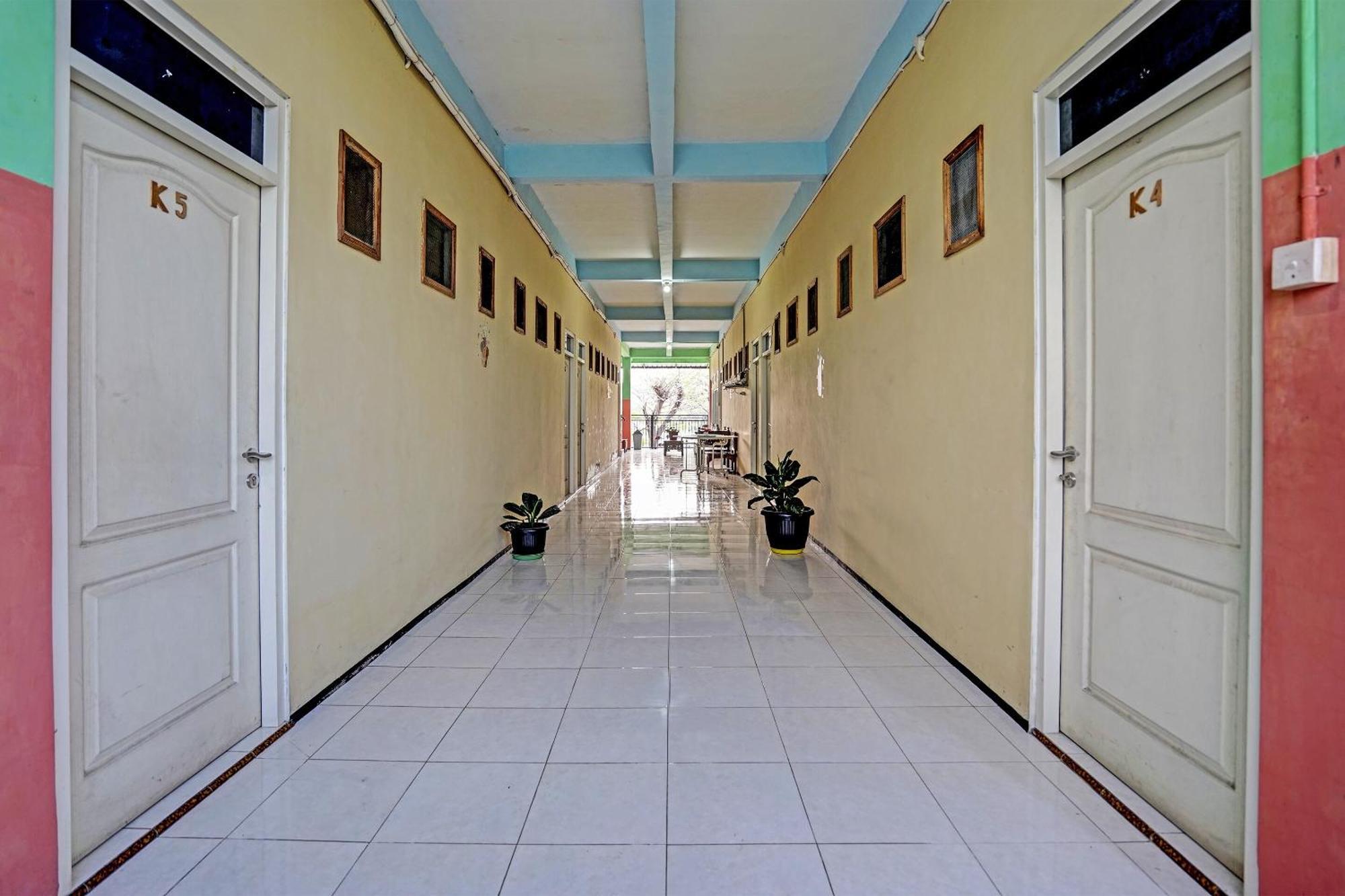 Hotel Oyo 91572 Kost Esklusif Barokah à Pasuruan Extérieur photo