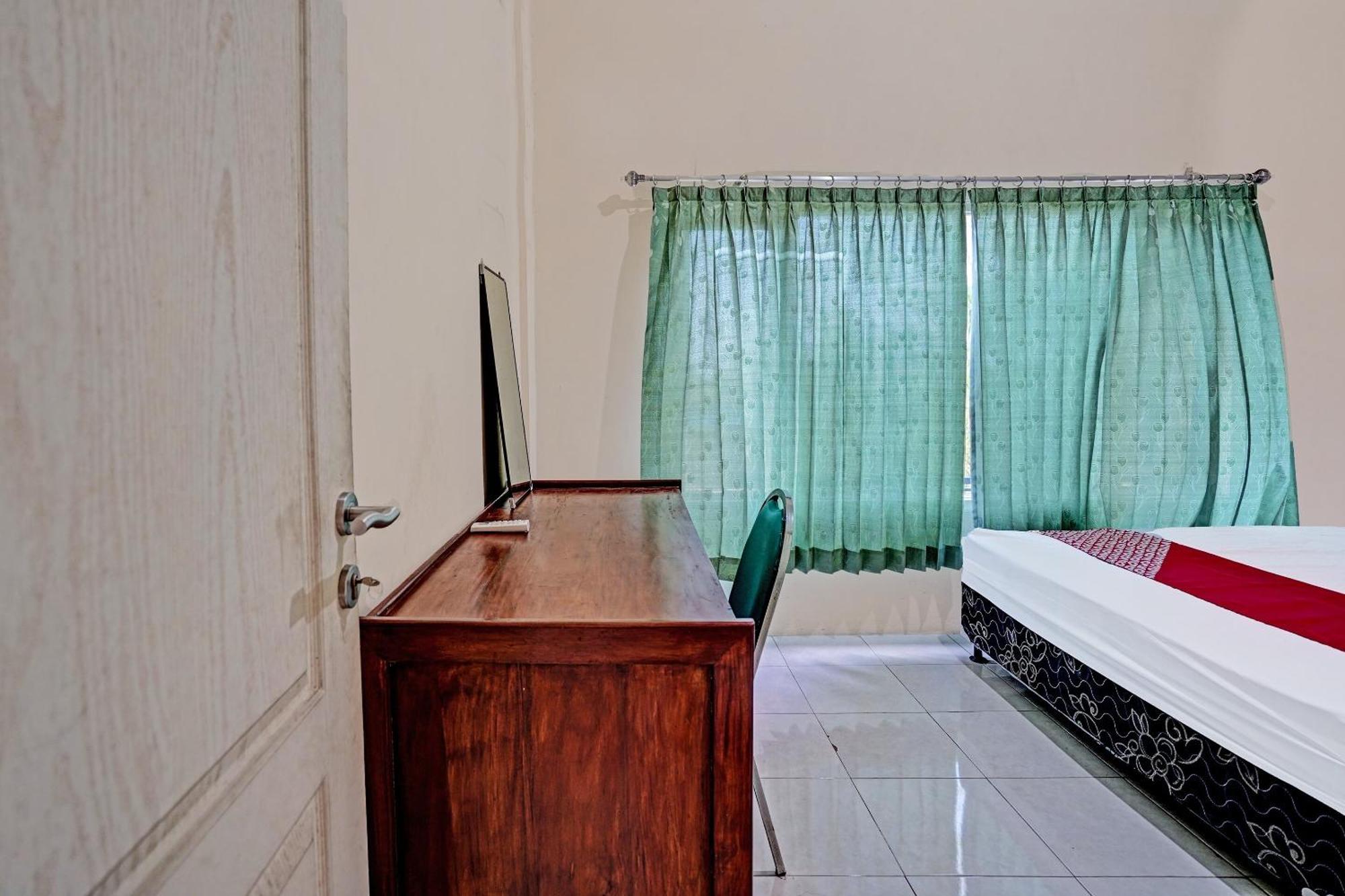Hotel Oyo 91572 Kost Esklusif Barokah à Pasuruan Extérieur photo