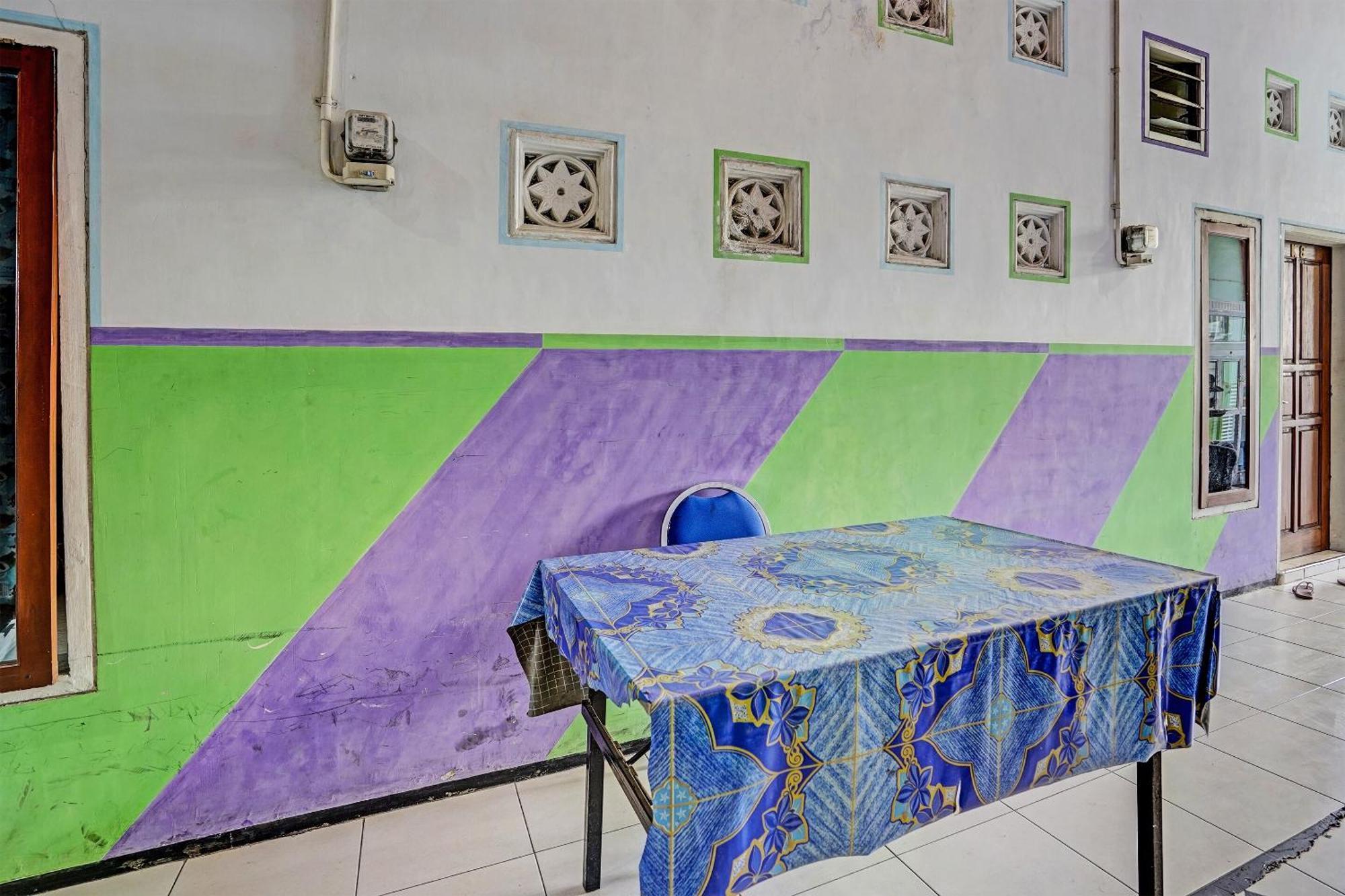 Hotel Oyo 91572 Kost Esklusif Barokah à Pasuruan Extérieur photo