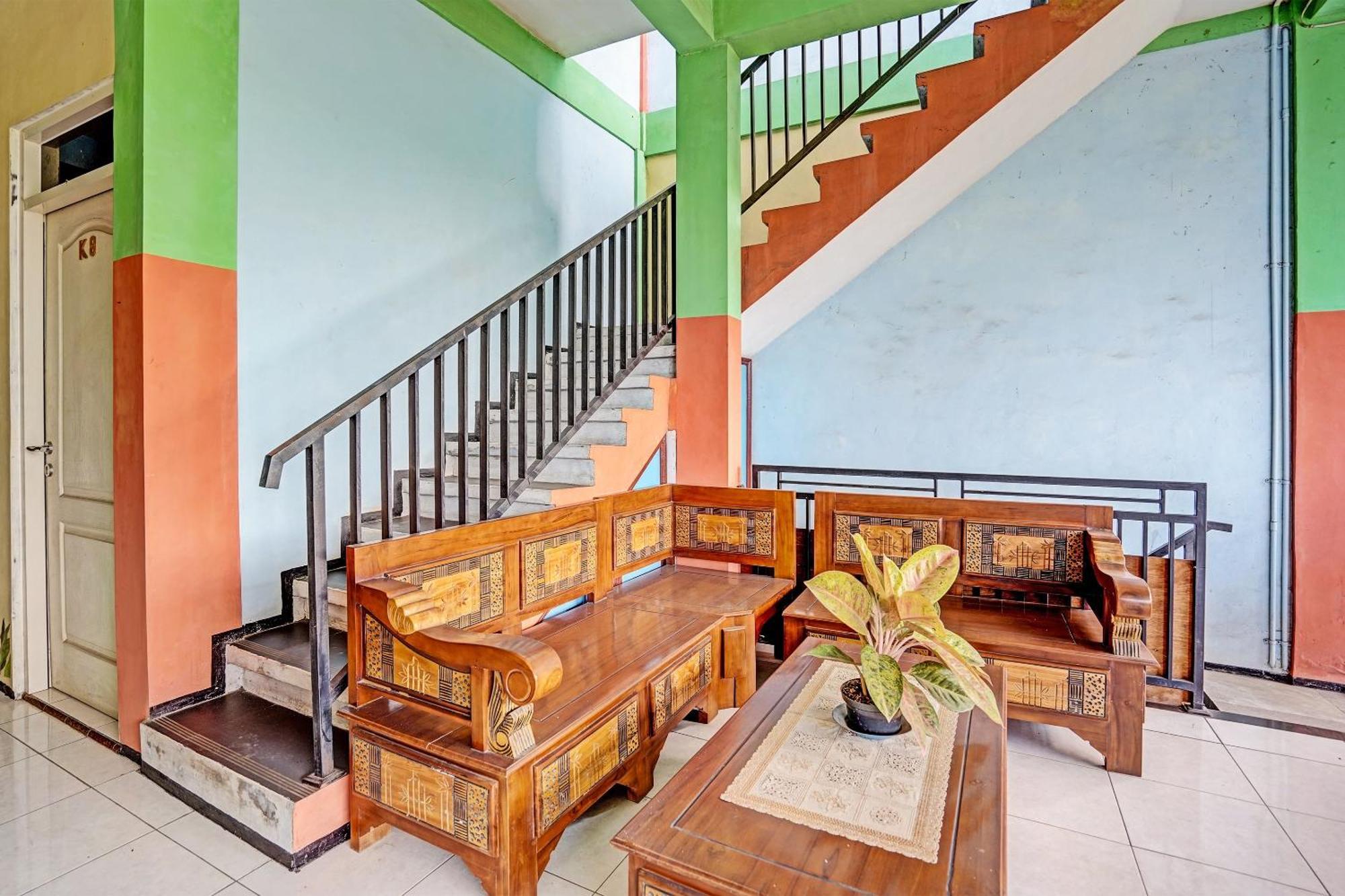 Hotel Oyo 91572 Kost Esklusif Barokah à Pasuruan Extérieur photo