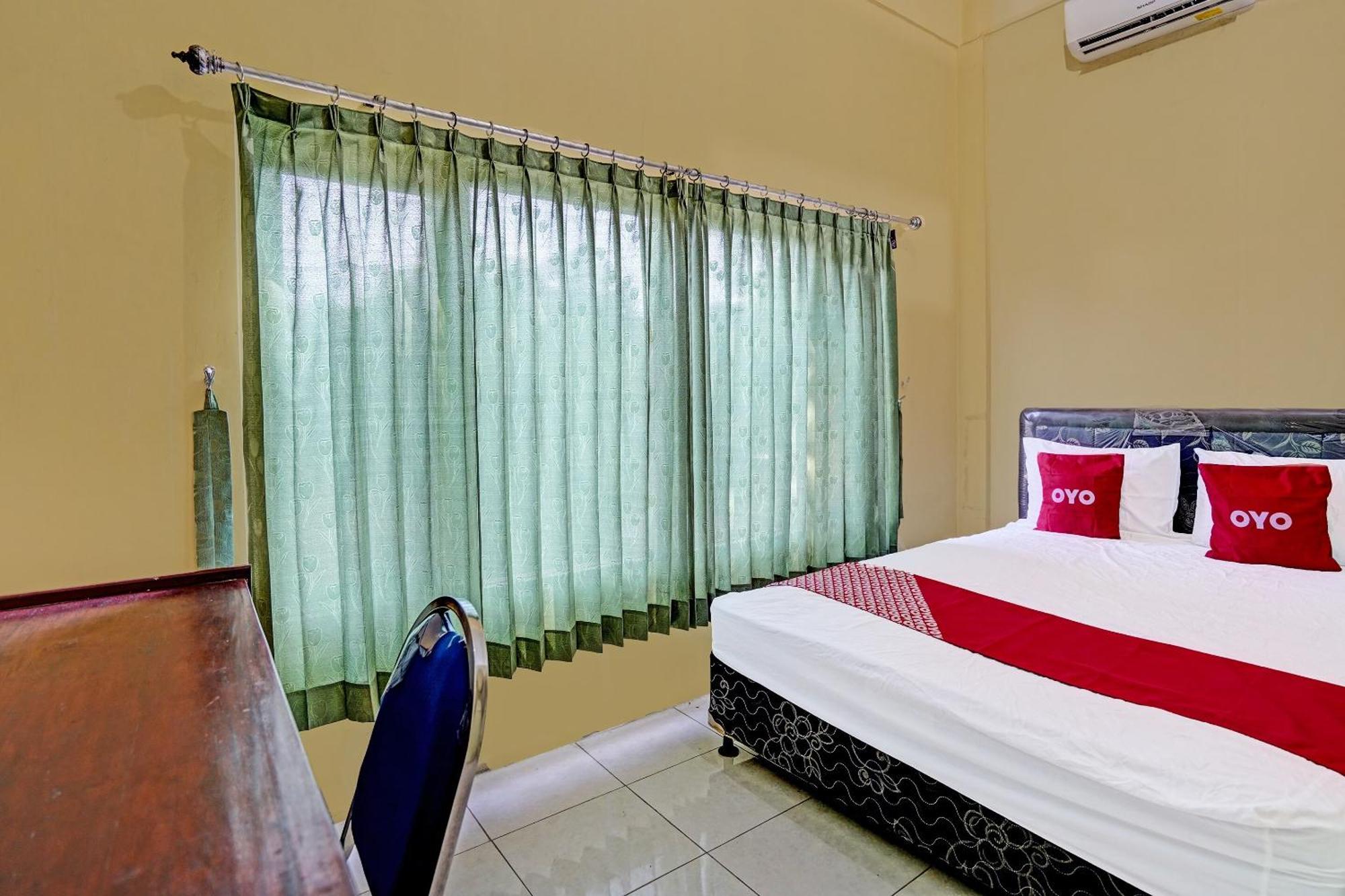 Hotel Oyo 91572 Kost Esklusif Barokah à Pasuruan Extérieur photo