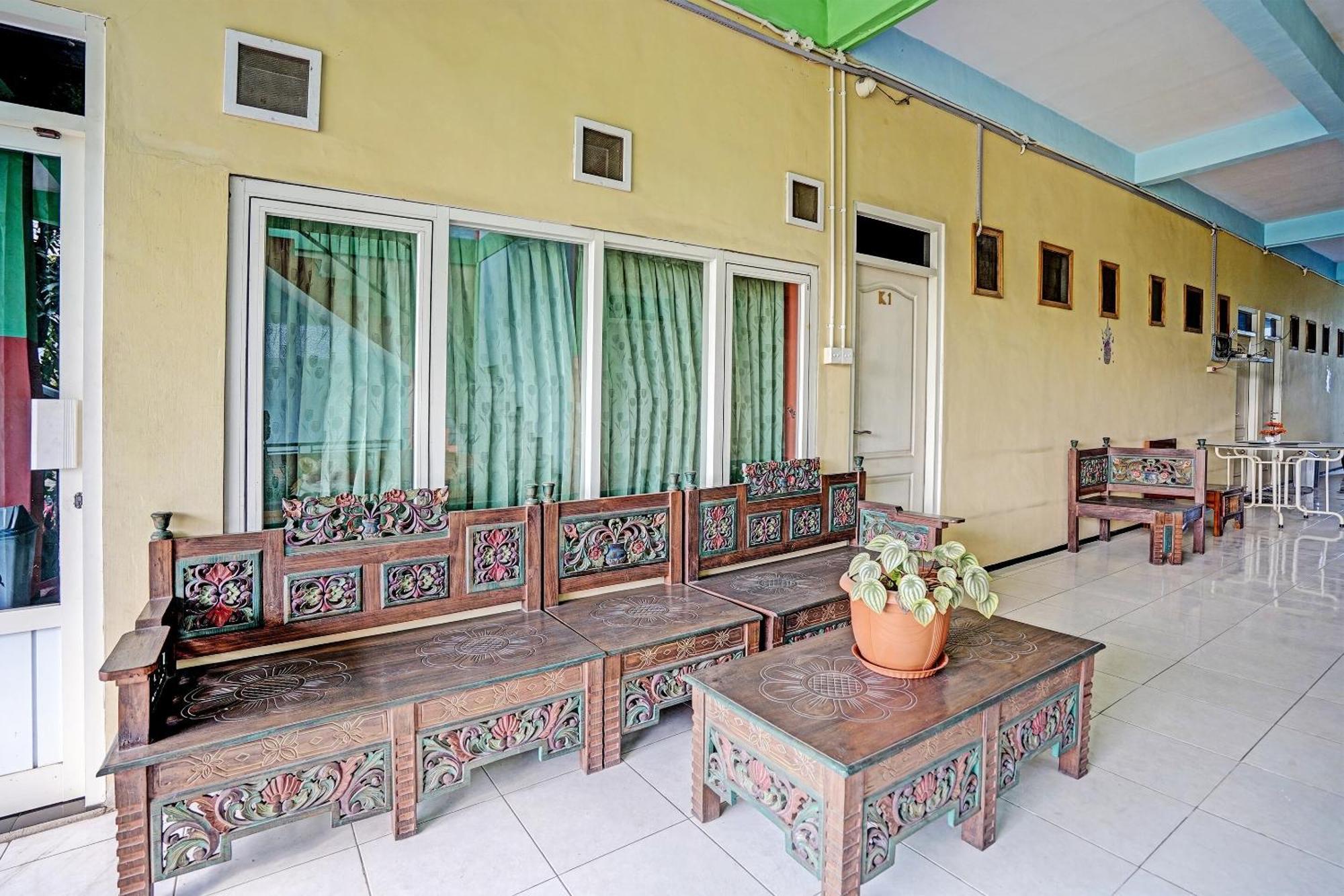 Hotel Oyo 91572 Kost Esklusif Barokah à Pasuruan Extérieur photo