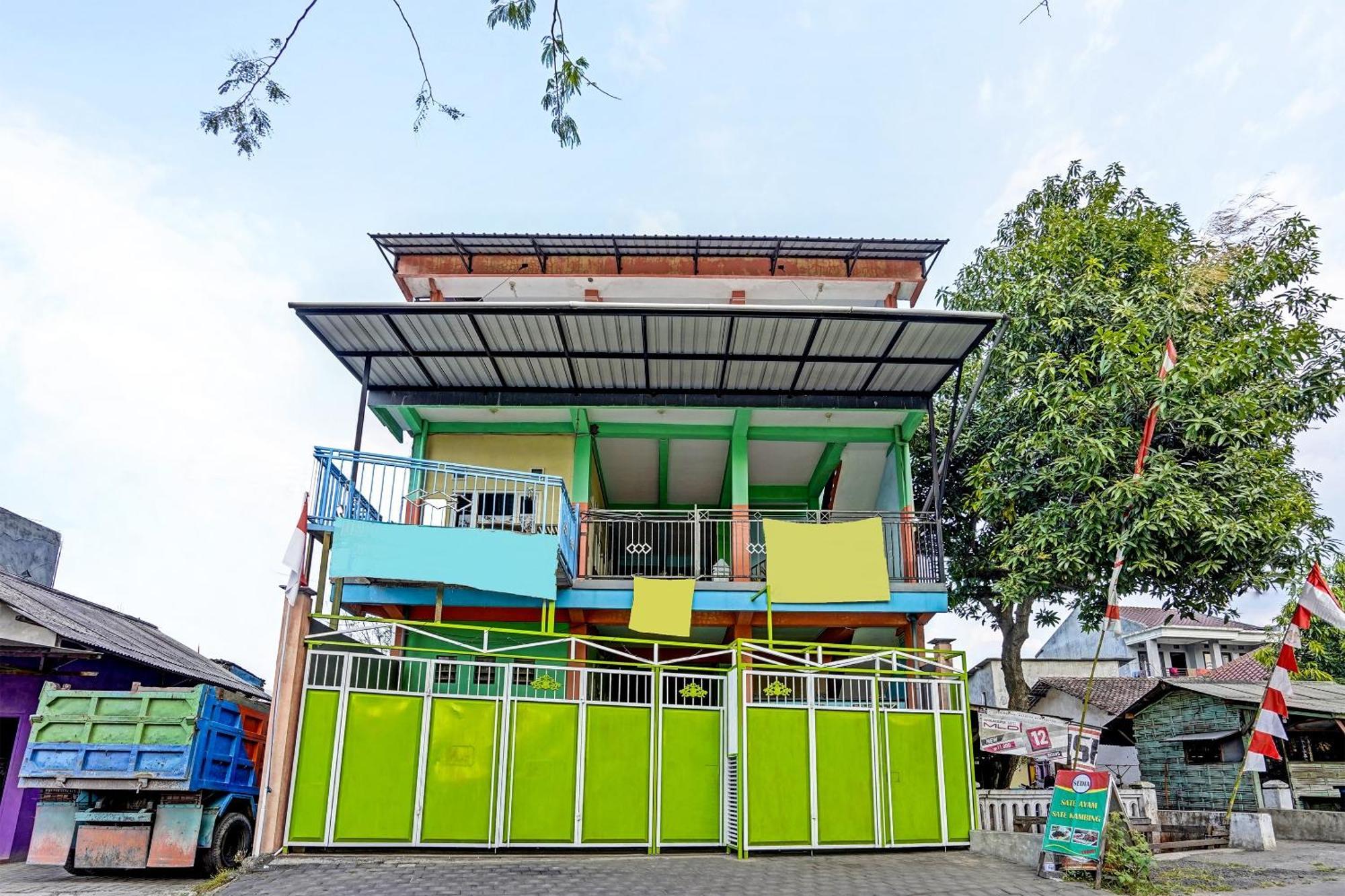 Hotel Oyo 91572 Kost Esklusif Barokah à Pasuruan Extérieur photo