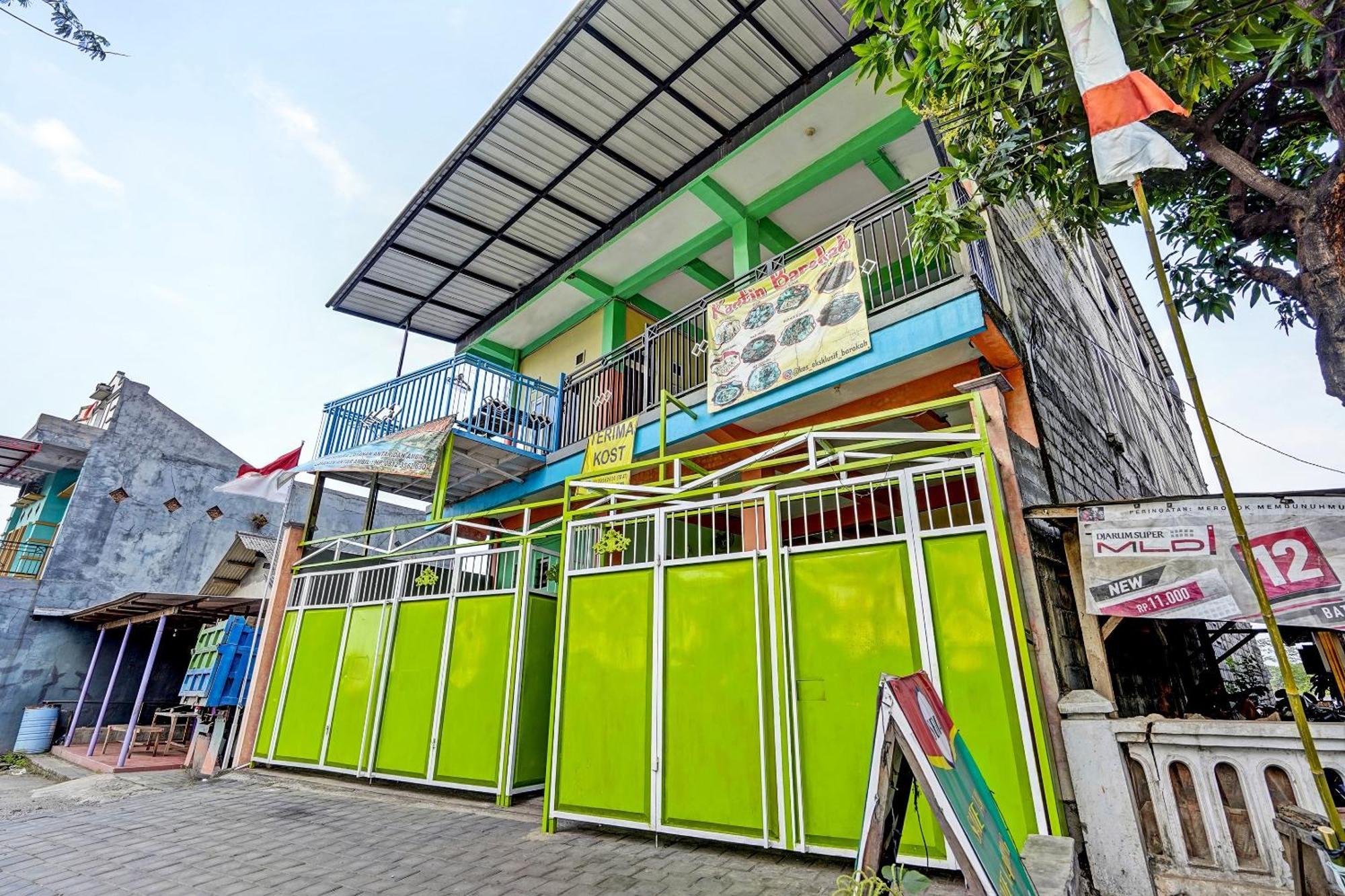 Hotel Oyo 91572 Kost Esklusif Barokah à Pasuruan Extérieur photo